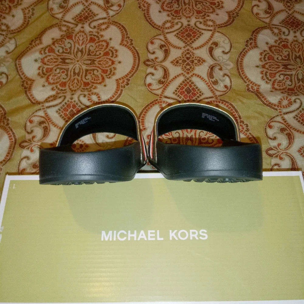 Michael Kors Gilmore Slides - Picture 7 of 10